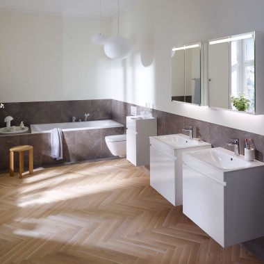 Idée salle de bains dotée de produits de la collection Geberit Renova