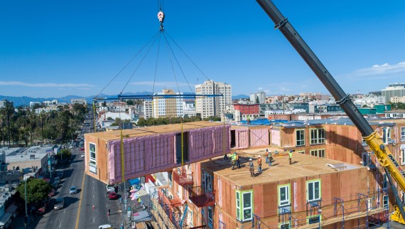 Fertigbauprojekte schaffen in urbanen Zentren günstigen Wohnraum. (© Geberit)